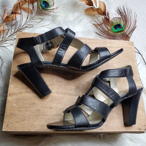 Tahari Ta-Mickey Heels - Picture 4 of 10